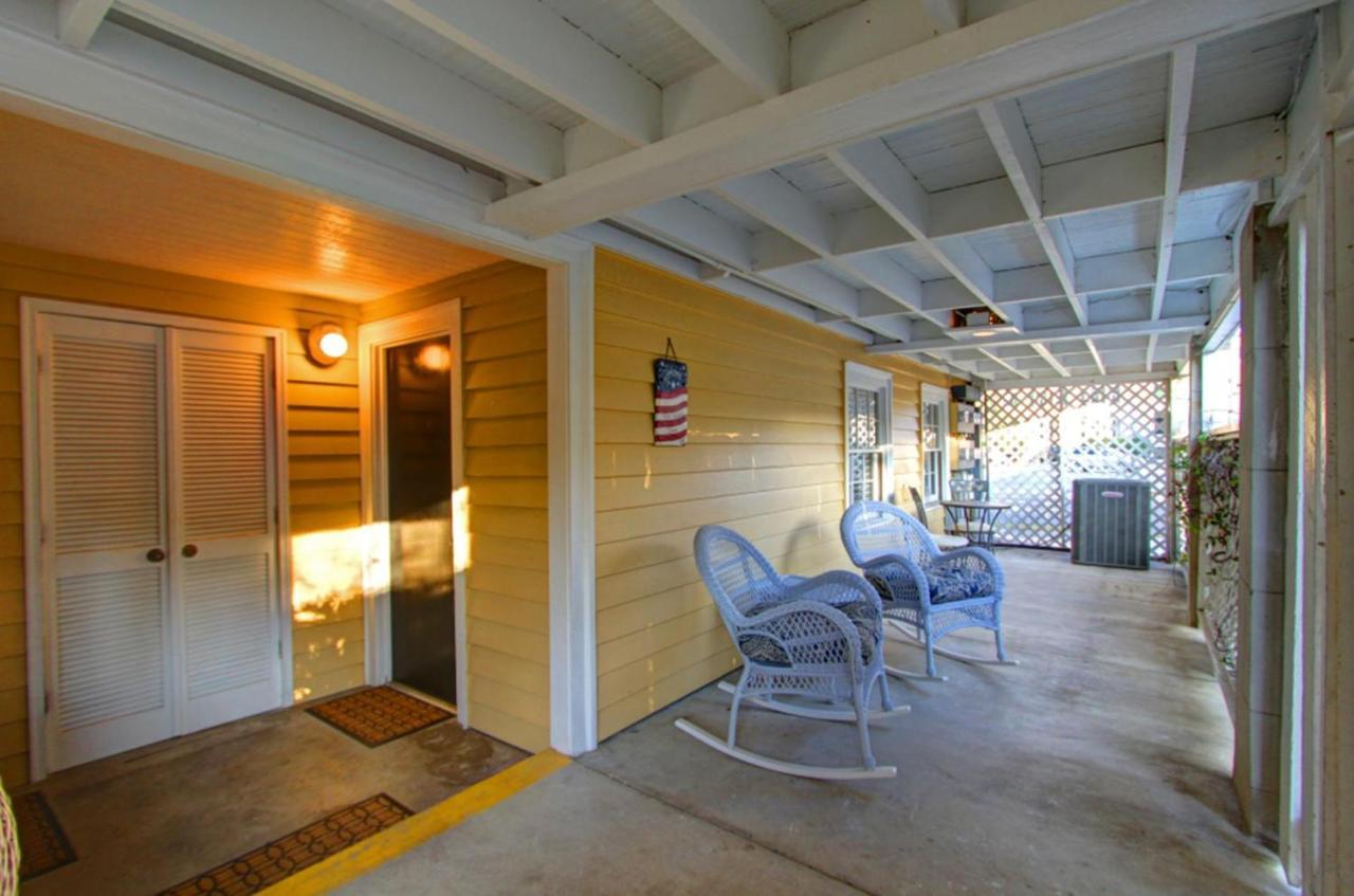 Bird Baldwin Magnolia Suite Savannah Exterior photo